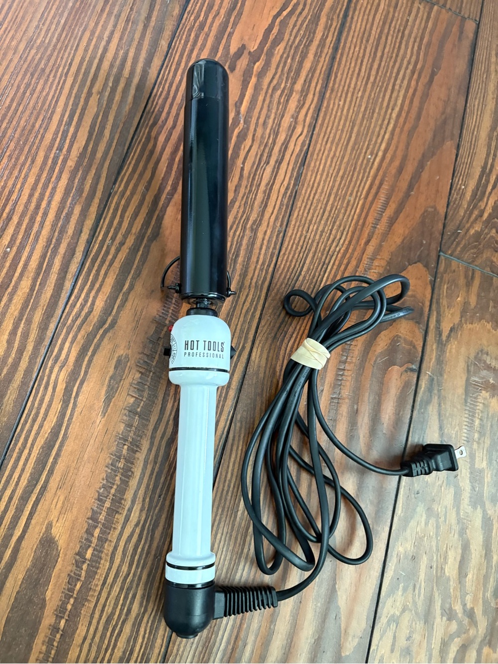 Hot Tools Professional 1 1/4”Ceramic Curling Wand - Black & White